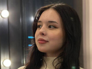 naked webcamgirl MikiPellon