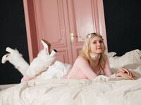 camgirl masturbating with sextoy MilaKlark