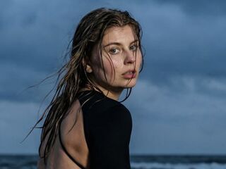 cam strip tease MilaOlivers