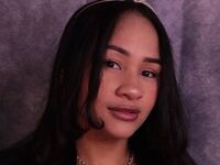 naked girl with webcam masturbating with vibrator NicolleMari