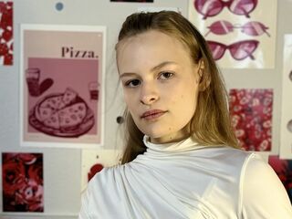 sex webcam chatroom RaeannCeronsky