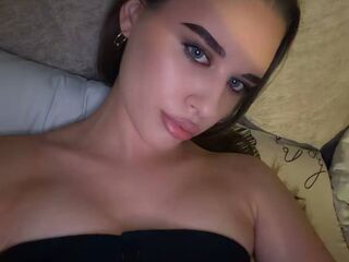 hot strip tease show RhiannonJumper