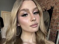 topless girl SaphiraLuxe