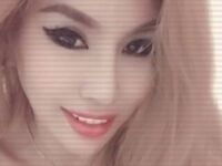 camgirl playing with vibrator SavannahAnderson