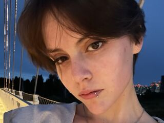 naughty camgirl fingering shaved pussy ShirlyQuerio