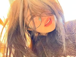 naughty cam girl fingering shaved pussy ToriTrevino