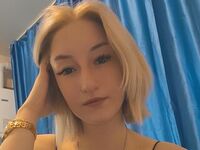 camgirl masturbating with vibrator VedaLakes